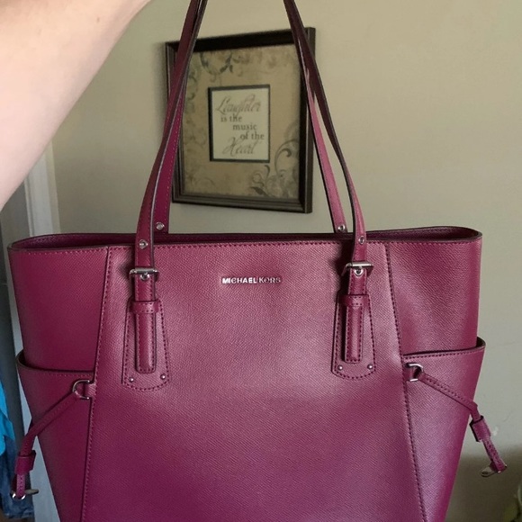 Michael Kors Voyager tote and wallet - Picture 2 of 7